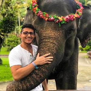 Meet your Posher, Laith